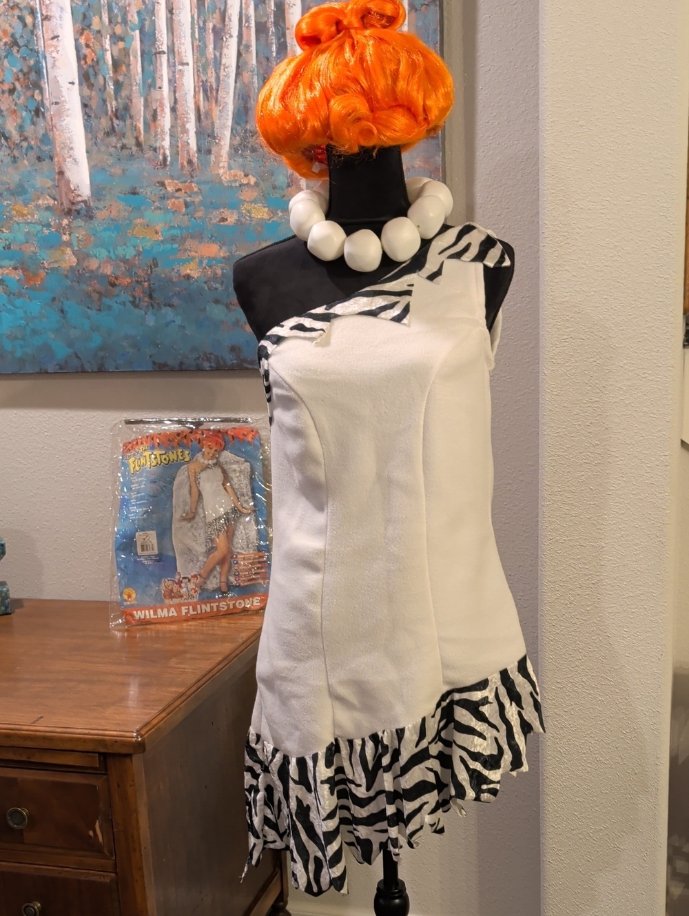 Wilma Flintstone Full Set Halloween Costume Dress Wig Necklace & Packaging